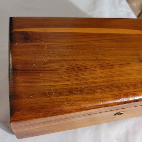 Vtg Small Lane Trinket Box No Key Cedar 9x5x3.5 The Glick Furniture Columbus OH - Picture 10 of 10